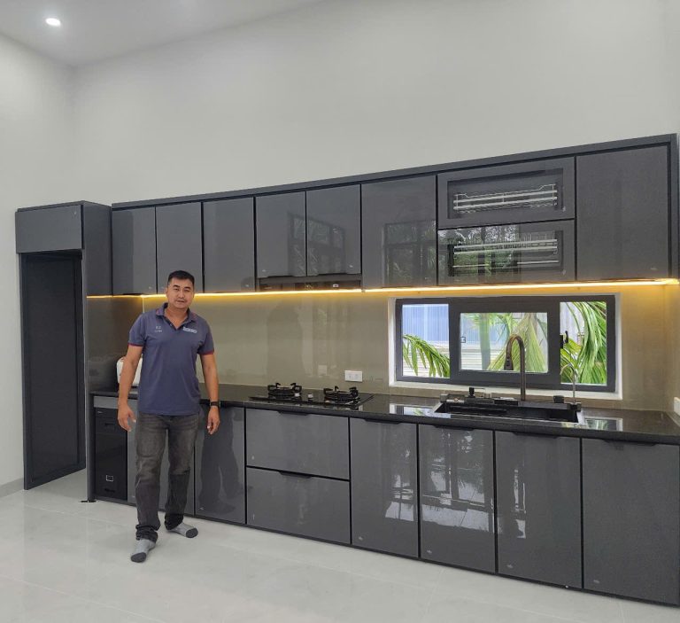 Tủ bếp nhôm cánh kính 1