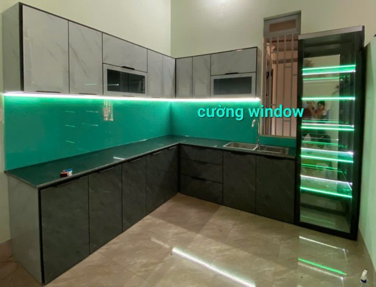 Tủ bếp nhôm cánh kính 17