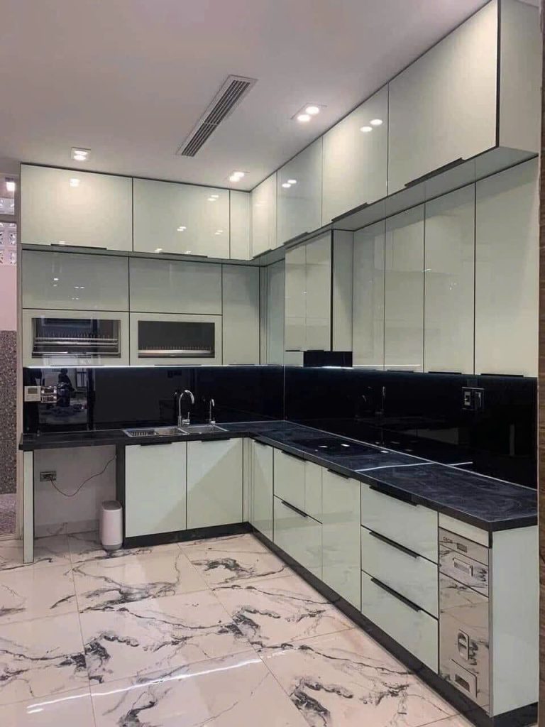 Tủ bếp nhôm cánh kính 19
