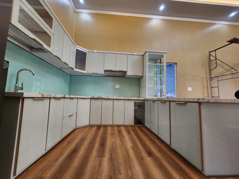 Tủ bếp nhôm cánh kính 2